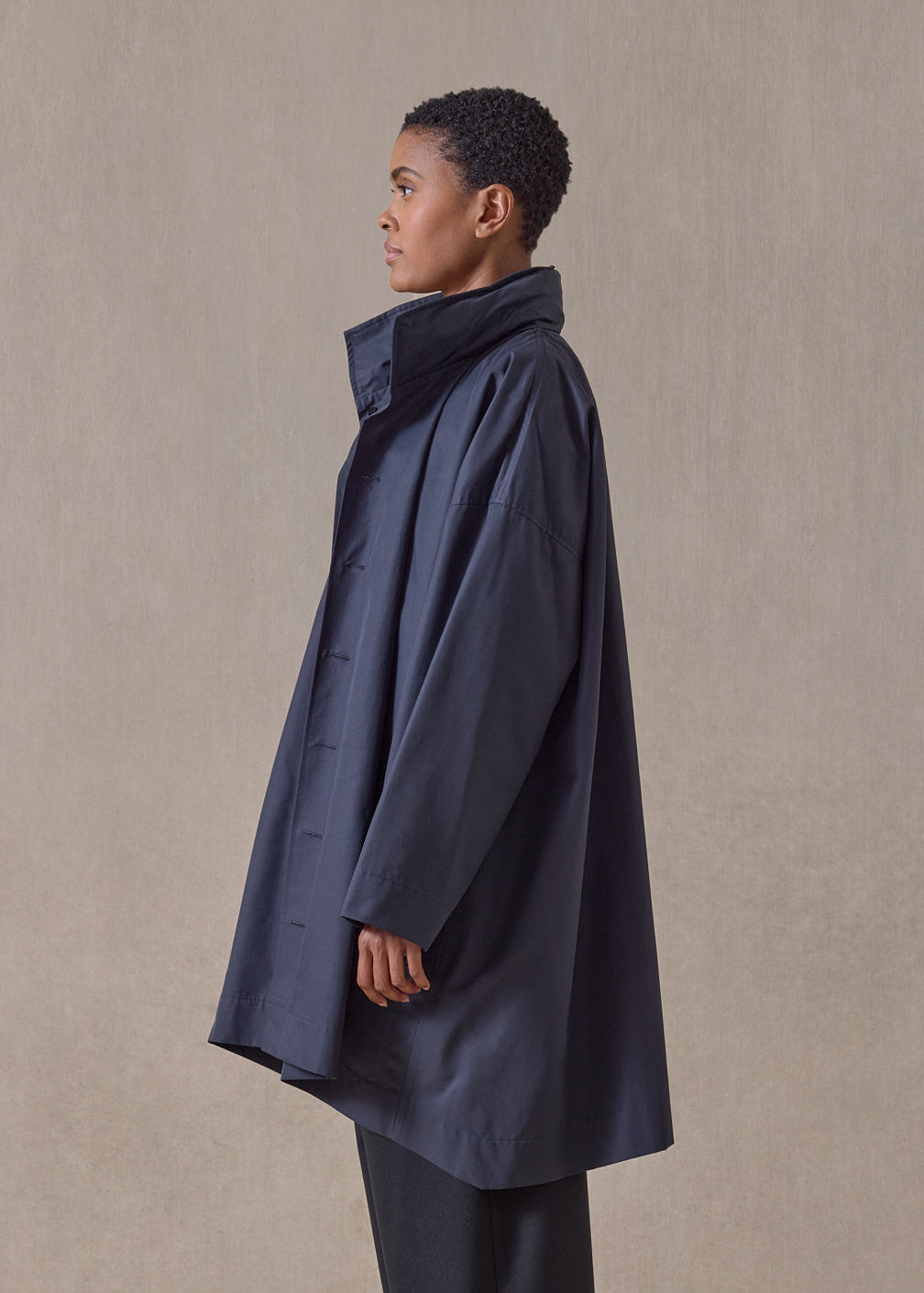 cotton mix smaller front larger back high neck raincoat with button away hood - long plus (navydark)