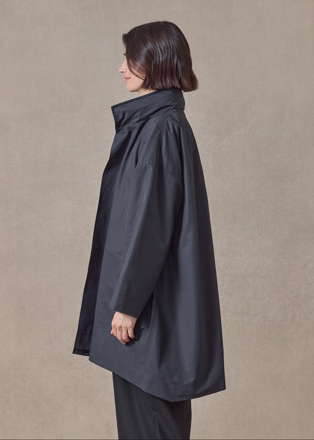 cotton mix smaller front larger back high neck raincoat with button away hood - long plus (navydark)