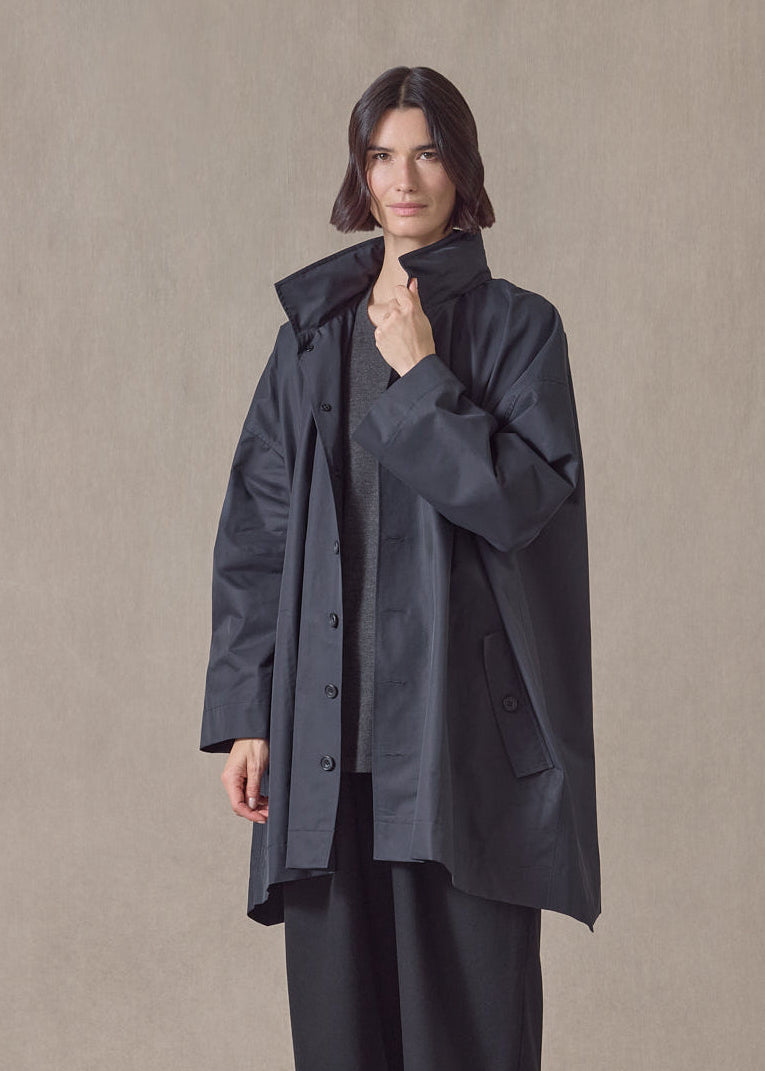 cotton mix smaller front larger back high neck raincoat with button away hood - long plus (navydark)