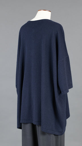 angle-to-front round neck t shirt cardigan (long) in navydark
