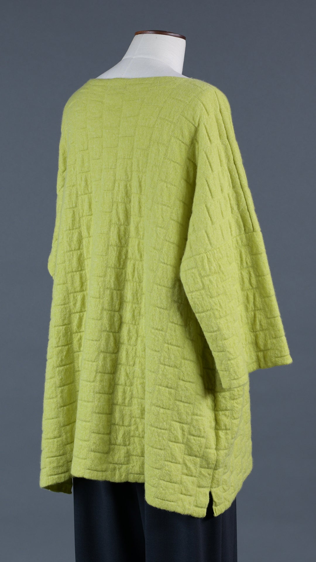 superlight offset quilted squares 3/4 sleeve knitted top (long) in greenlemon