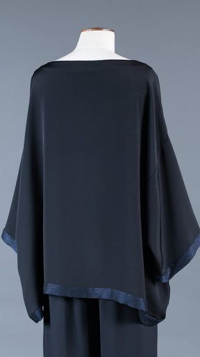 3/4 sleeve scoop neck tunic with contrast lame edge (mid plus) in black with midnight