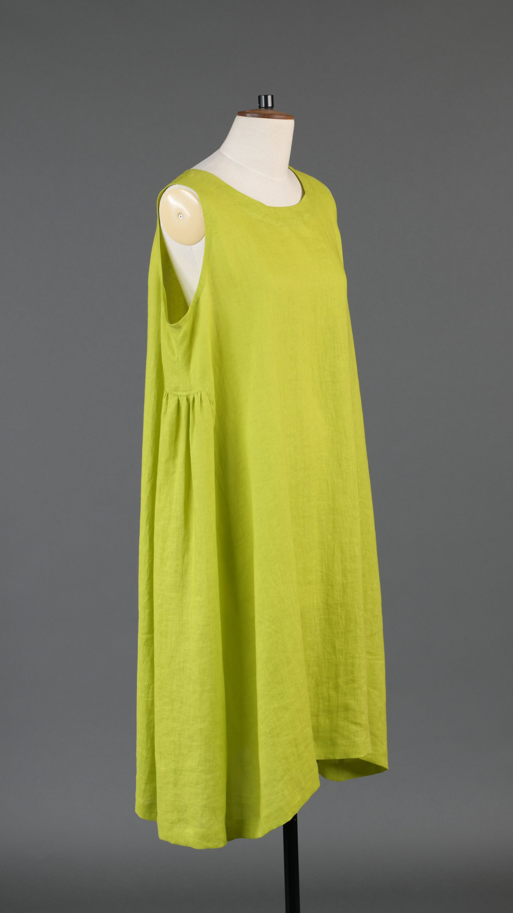 3/4 length side pleated sleeveless dress in greenlemon