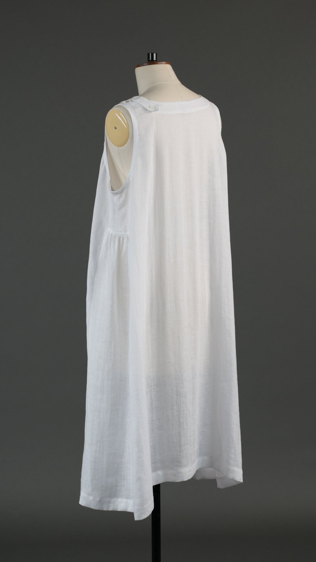 3/4 length side pleated sleeveless dress in white