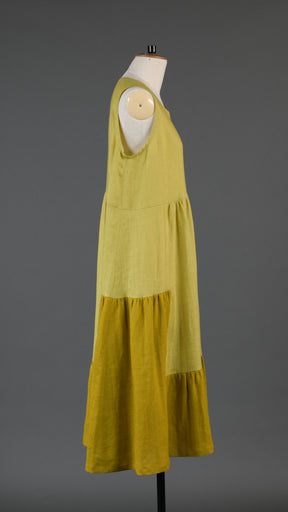 two tone tiered pleated sleeveless dress in dijon mix