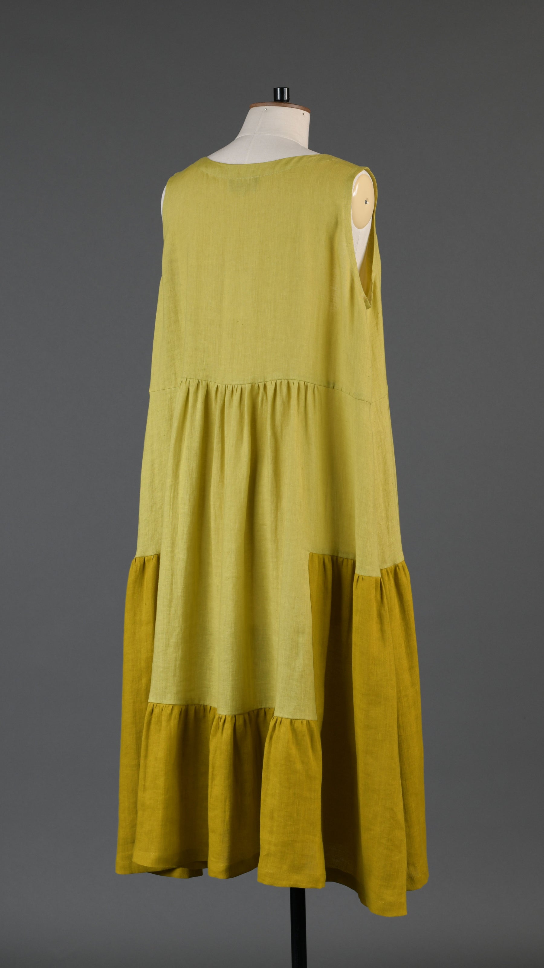 two tone tiered pleated sleeveless dress in dijon mix