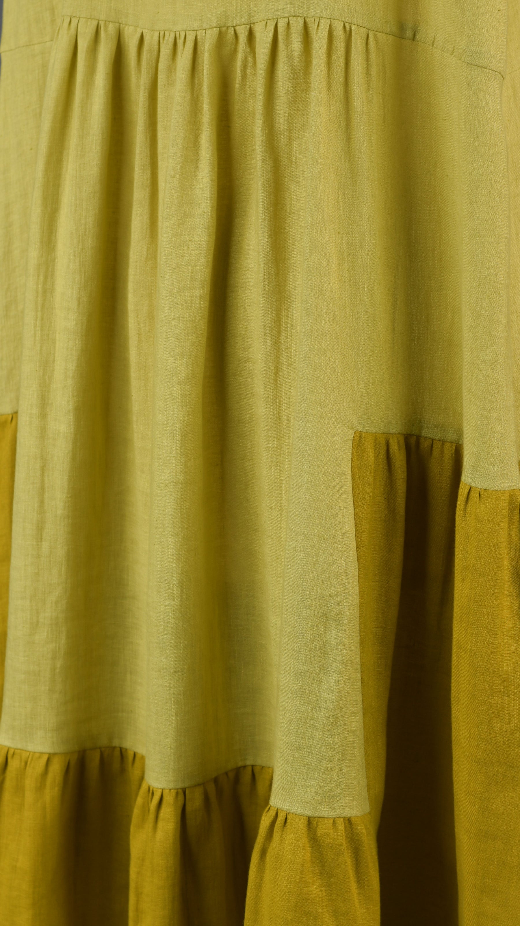 two tone tiered pleated sleeveless dress in dijon mix