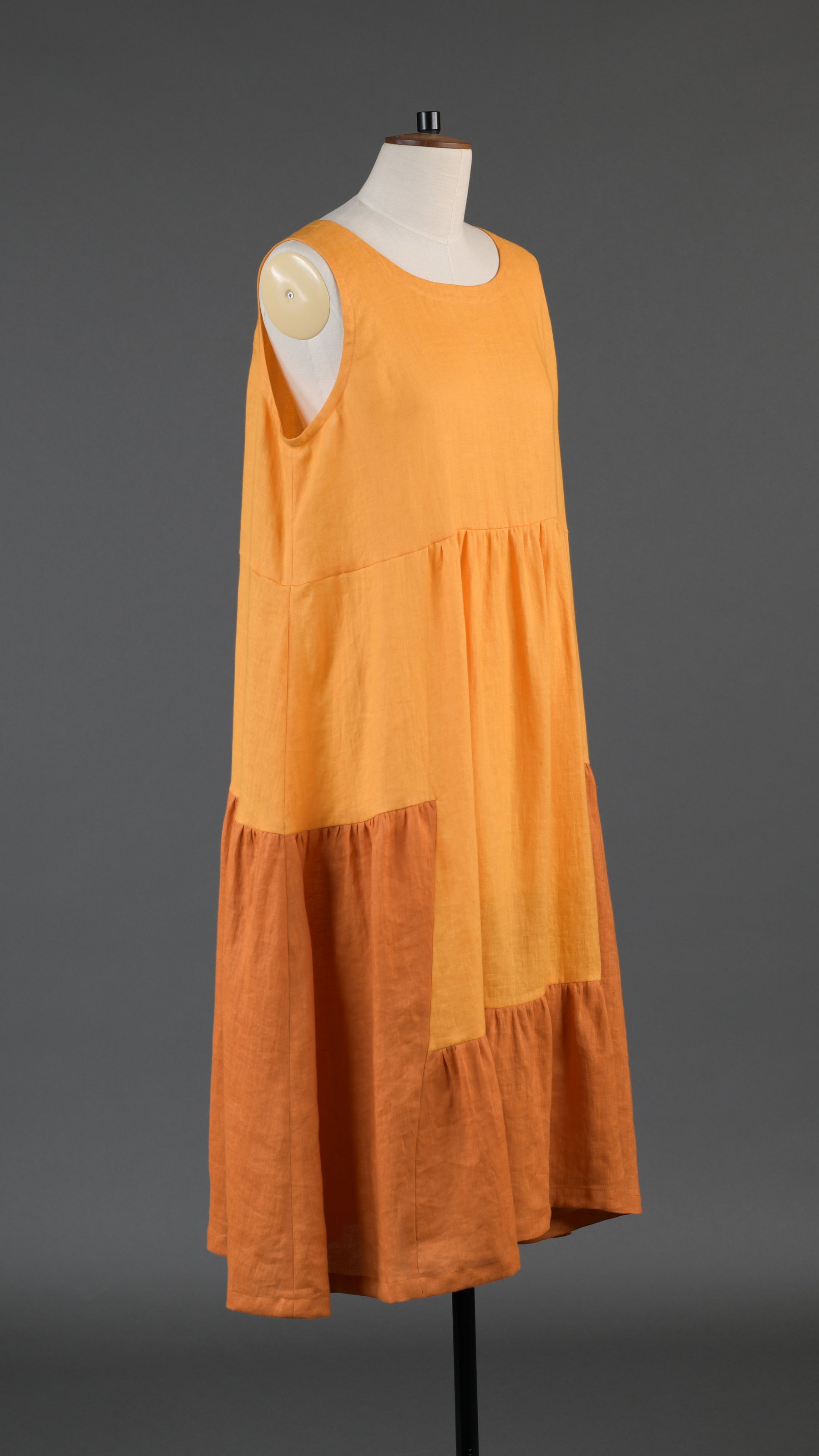 two tone tiered pleated sleeveless dress in orange mix