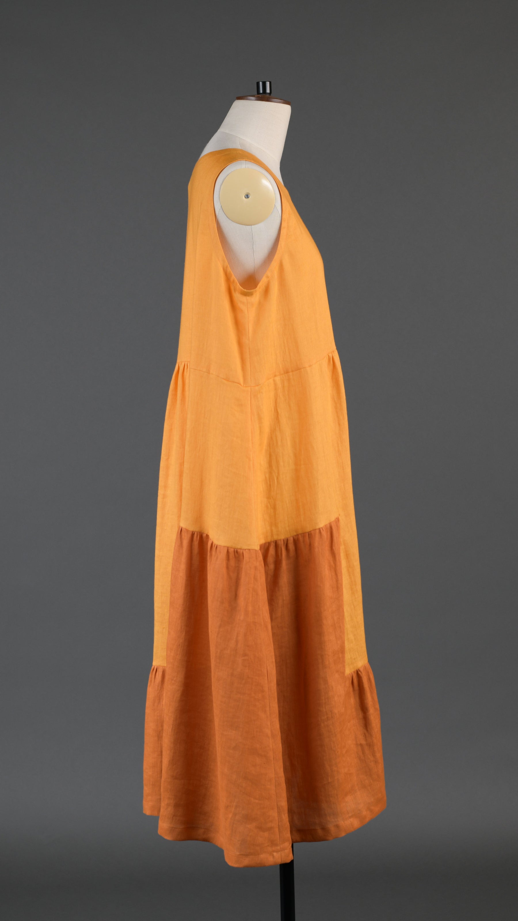 two tone tiered pleated sleeveless dress in orange mix