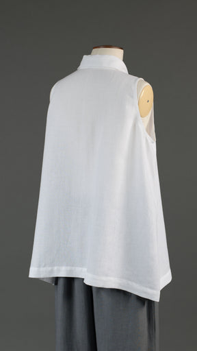 A-line shell with collar and front placket opening - mid plus in white