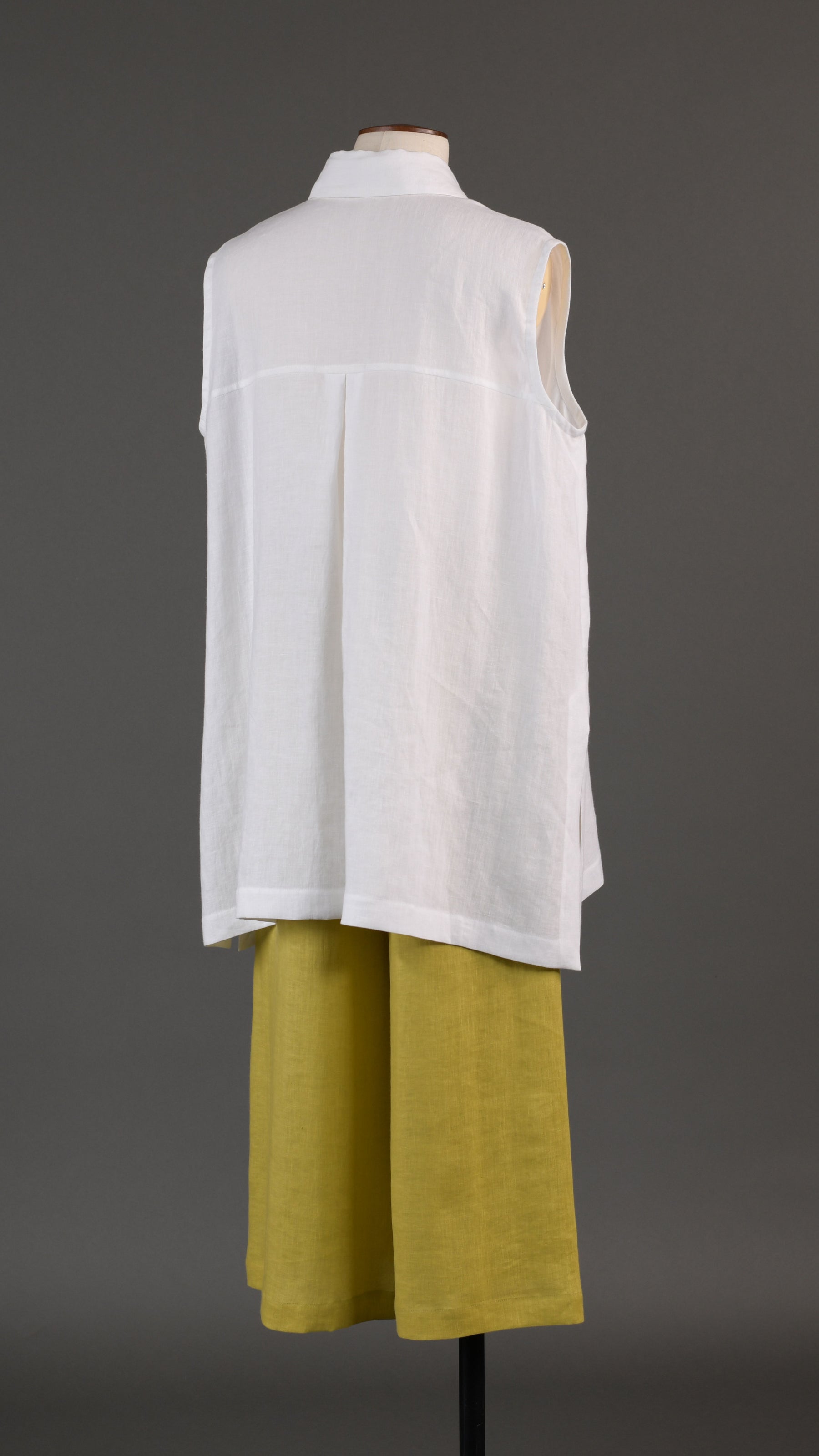 slim a-line sleeveless shirt with collar and side slit detail - long in white