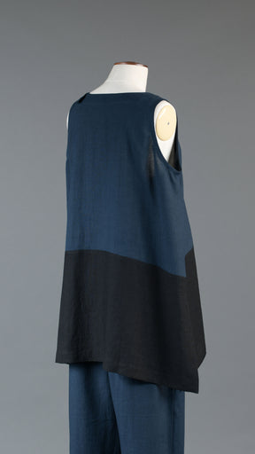 A-line round neck shell with side slit detail - long in black/navydark