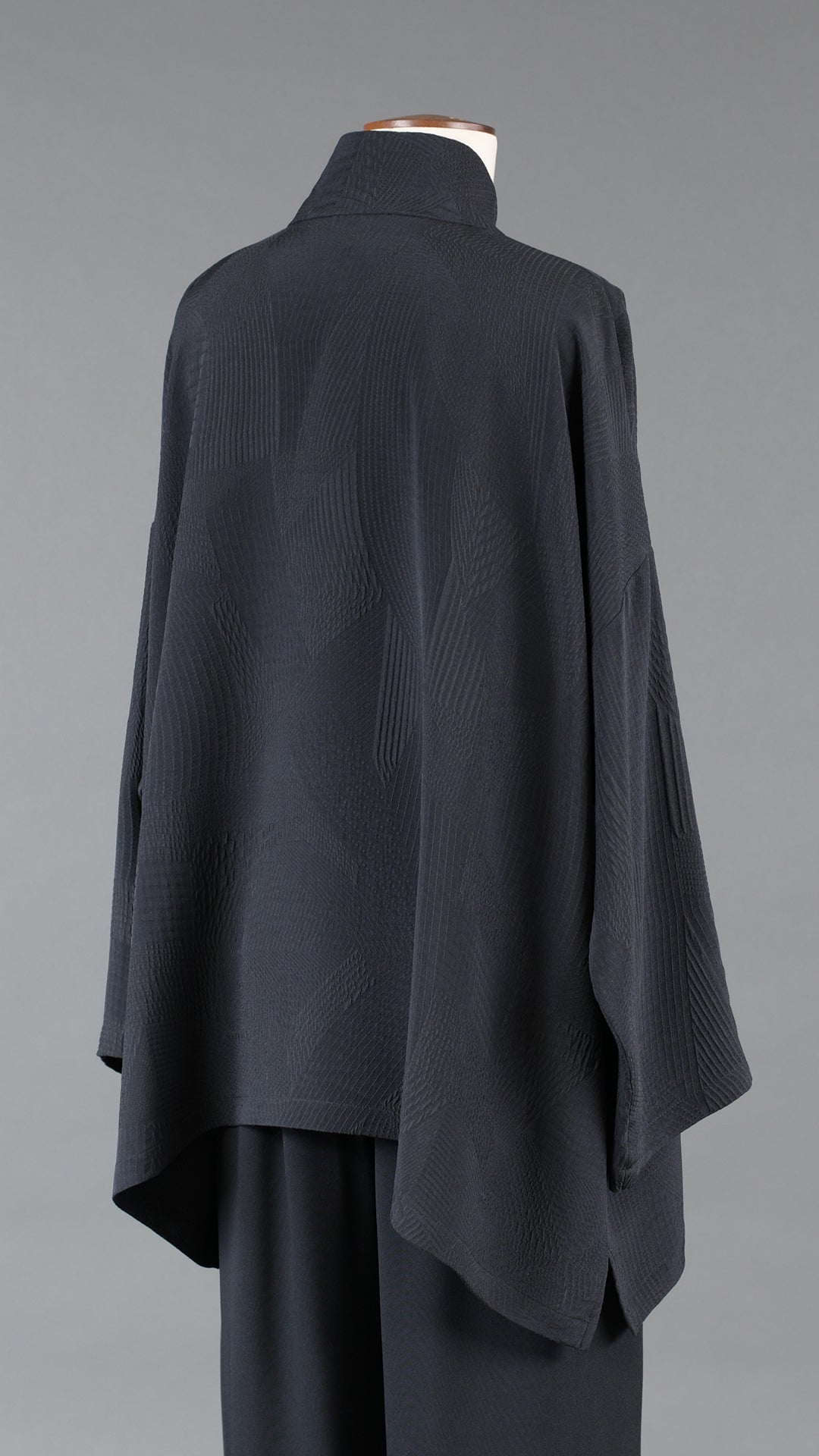 wide a-line shirt with chinese collar - mid plus in black